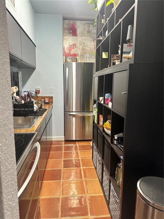 Недавно продано: $238,000 (1 спален, 1 ванн, 520 Квадратных фут)