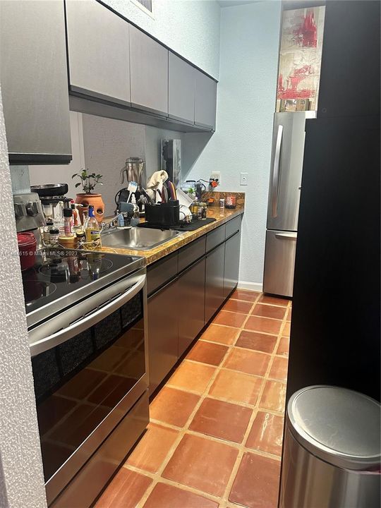 Недавно продано: $238,000 (1 спален, 1 ванн, 520 Квадратных фут)