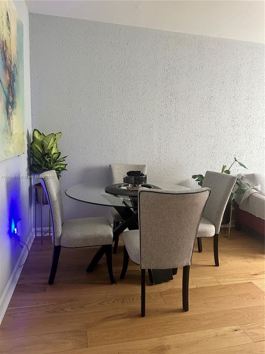 Недавно продано: $238,000 (1 спален, 1 ванн, 520 Квадратных фут)