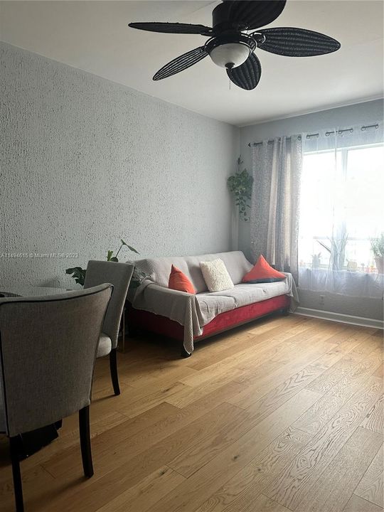 Недавно продано: $238,000 (1 спален, 1 ванн, 520 Квадратных фут)