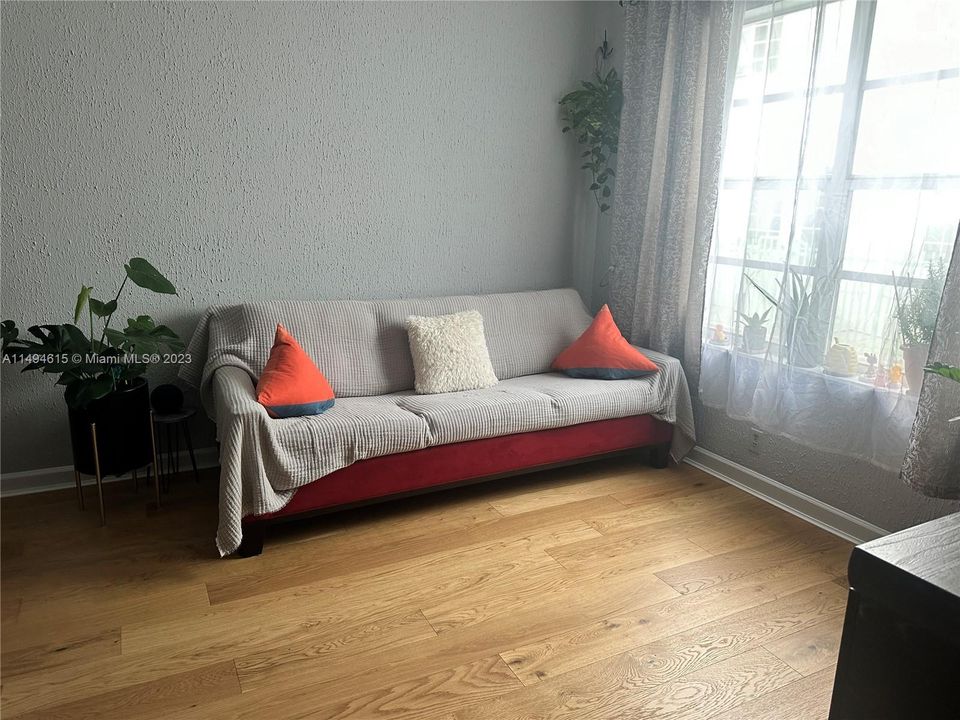 Недавно продано: $238,000 (1 спален, 1 ванн, 520 Квадратных фут)