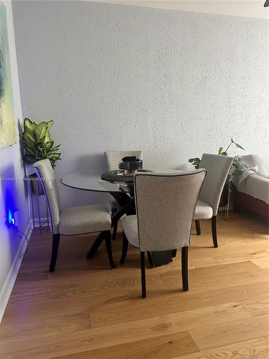 Недавно продано: $238,000 (1 спален, 1 ванн, 520 Квадратных фут)