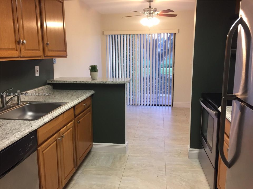 Недавно арендовано: $2,300 (2 спален, 1 ванн, 1100 Квадратных фут)