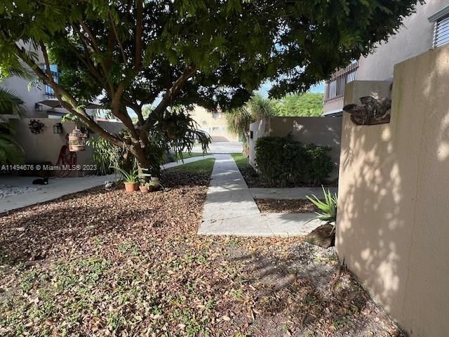 Недавно арендовано: $2,300 (2 спален, 1 ванн, 1100 Квадратных фут)