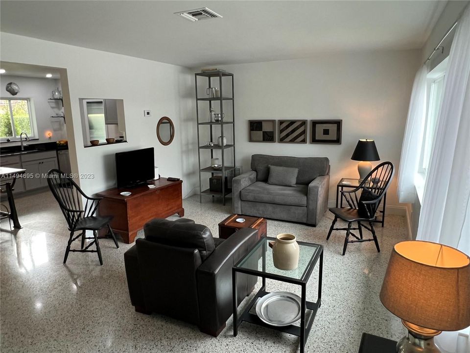 Recently Sold: $1,050,000 (3 beds, 2 baths, 1152 Square Feet)