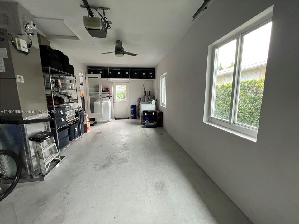 Recently Sold: $1,050,000 (3 beds, 2 baths, 1152 Square Feet)