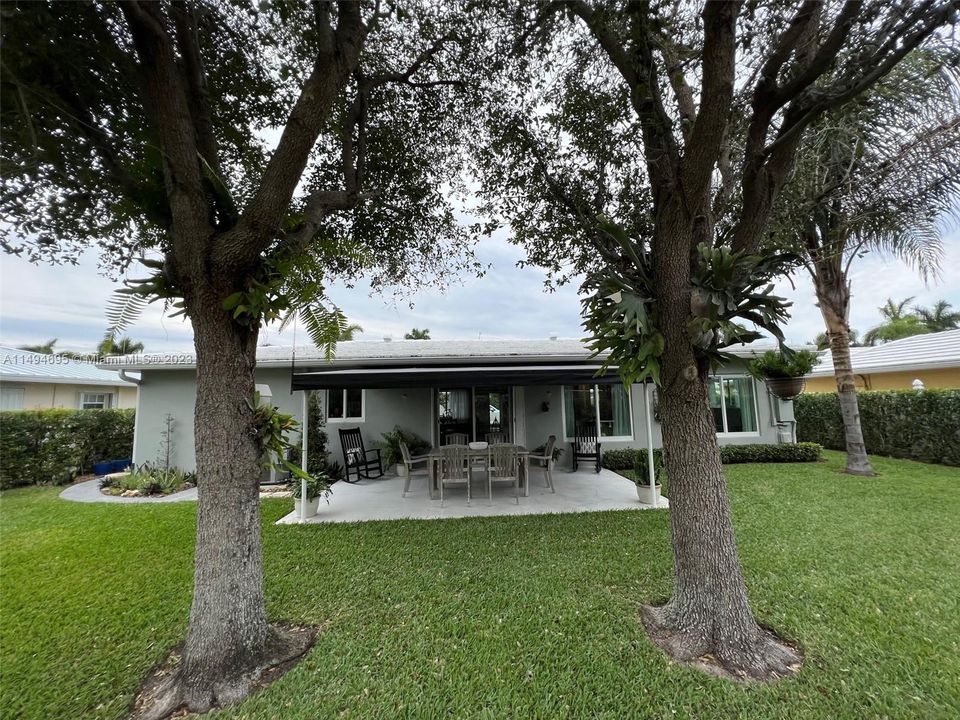 Recently Sold: $1,050,000 (3 beds, 2 baths, 1152 Square Feet)