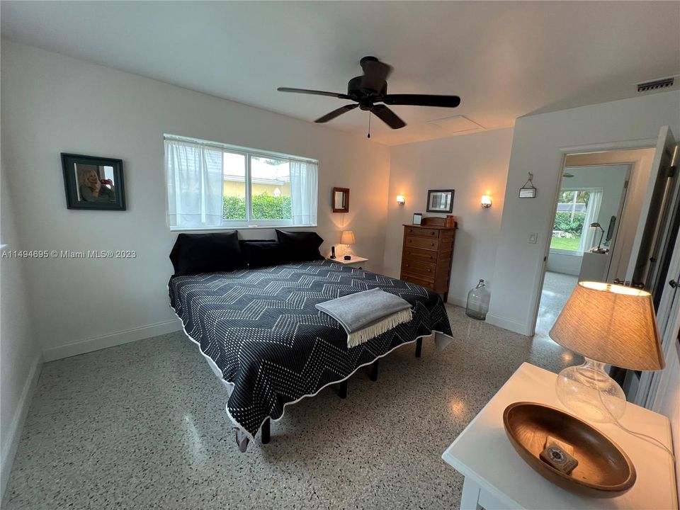 Recently Sold: $1,050,000 (3 beds, 2 baths, 1152 Square Feet)