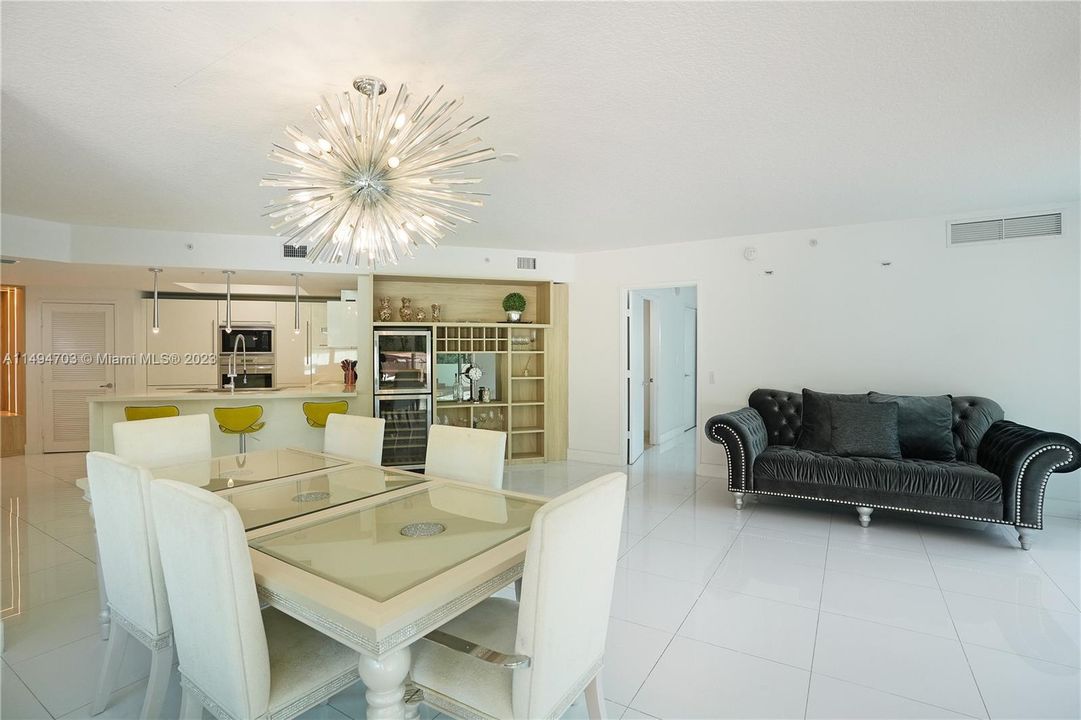 Recently Sold: $895,000 (4 beds, 3 baths, 1746 Square Feet)