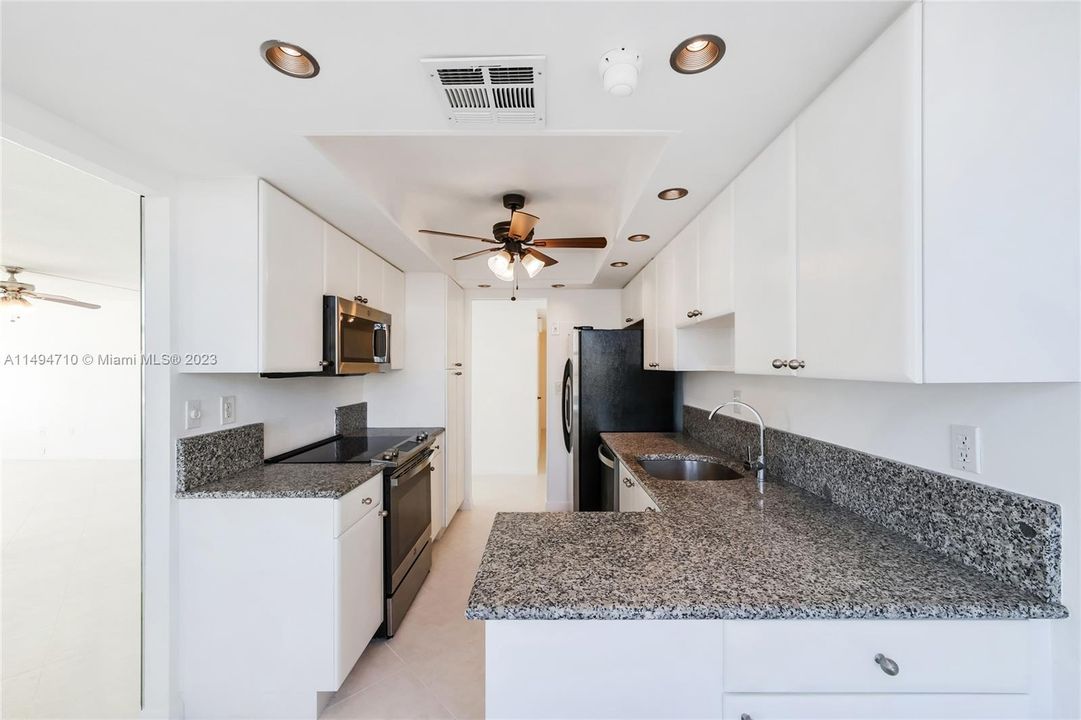 Недавно продано: $365,000 (2 спален, 2 ванн, 1605 Квадратных фут)