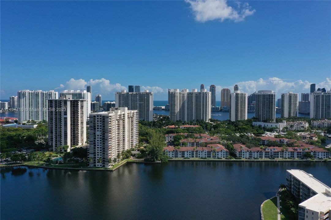 Недавно продано: $365,000 (2 спален, 2 ванн, 1605 Квадратных фут)