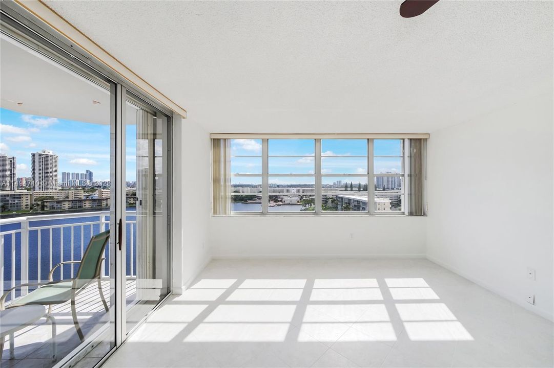 Недавно продано: $365,000 (2 спален, 2 ванн, 1605 Квадратных фут)