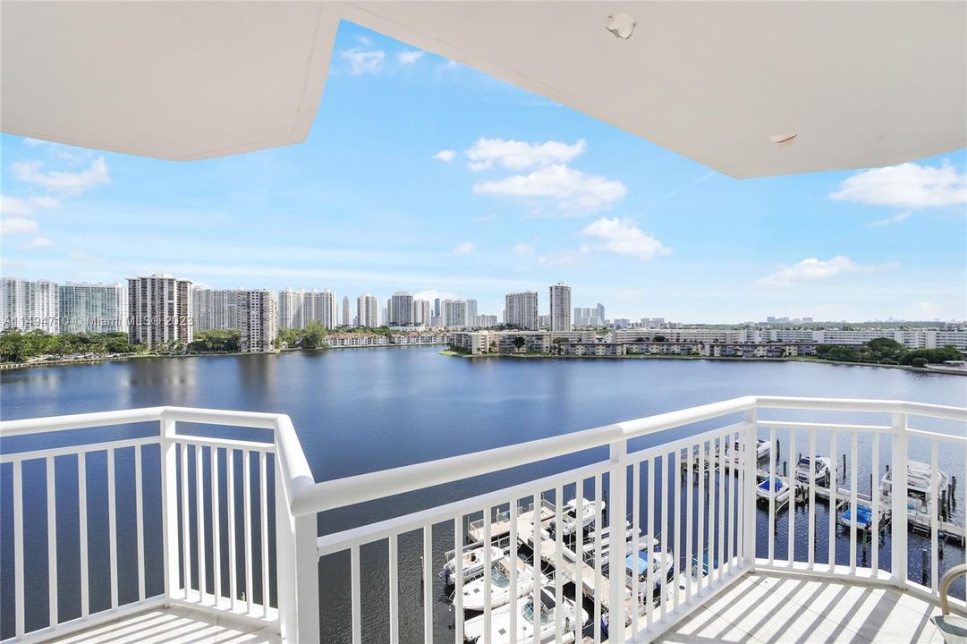 Недавно продано: $365,000 (2 спален, 2 ванн, 1605 Квадратных фут)