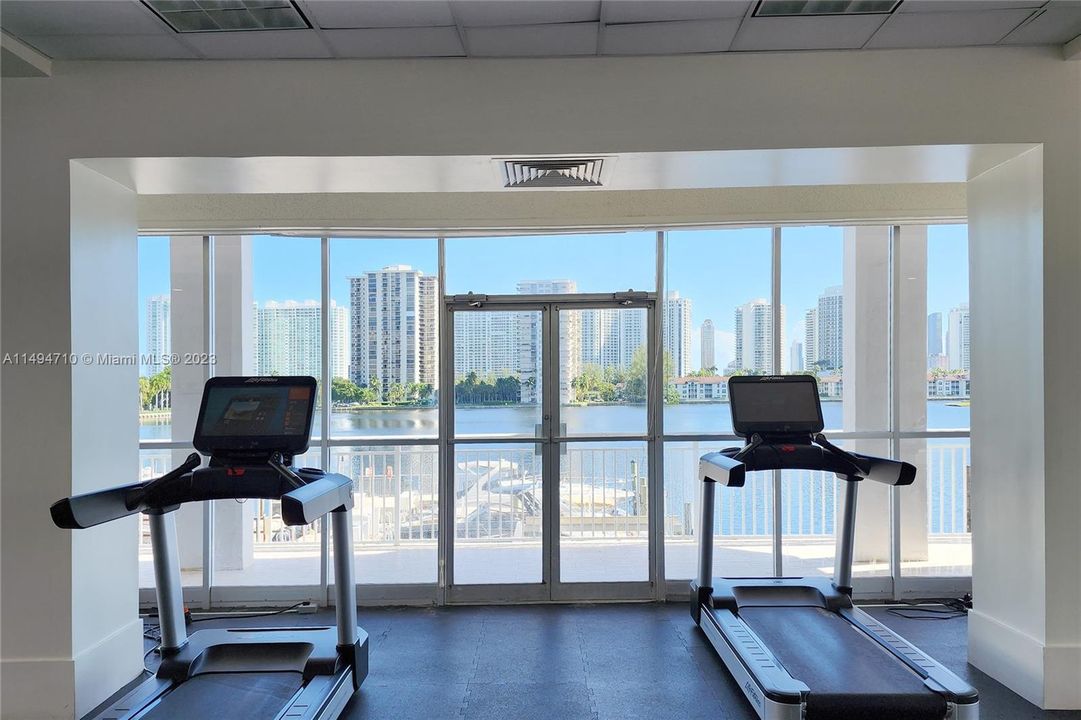 Недавно продано: $365,000 (2 спален, 2 ванн, 1605 Квадратных фут)