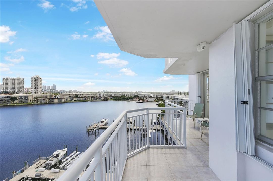 Недавно продано: $365,000 (2 спален, 2 ванн, 1605 Квадратных фут)