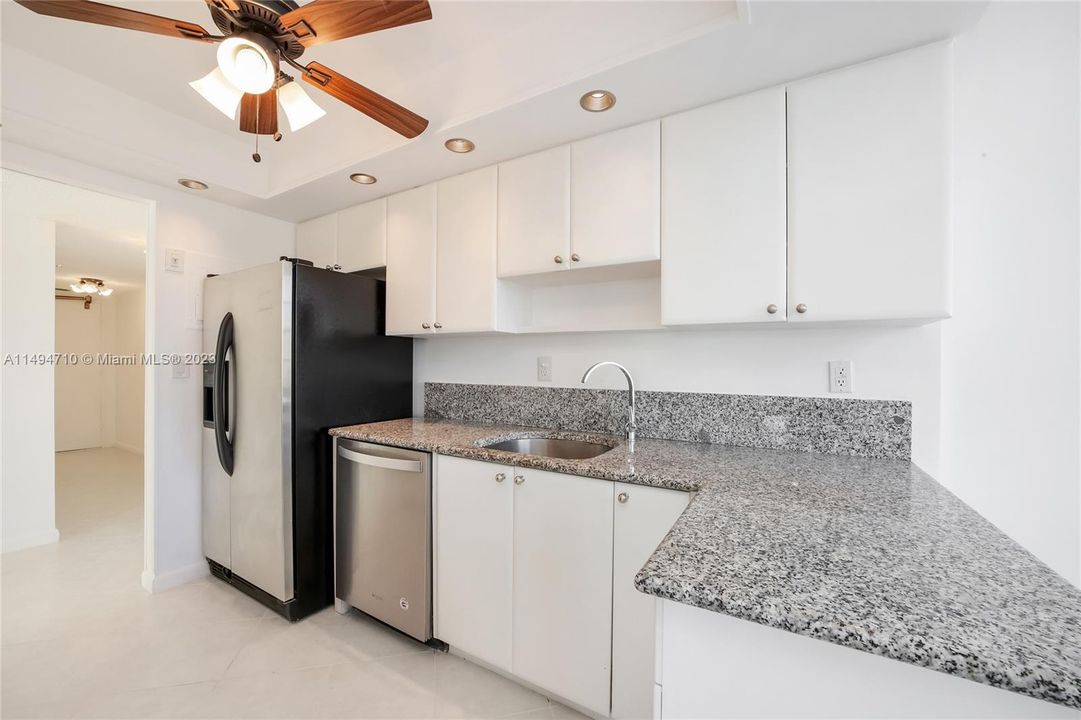 Недавно продано: $365,000 (2 спален, 2 ванн, 1605 Квадратных фут)