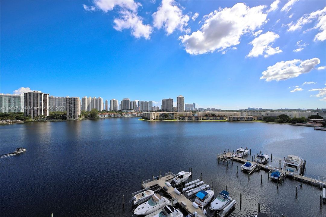 Недавно продано: $365,000 (2 спален, 2 ванн, 1605 Квадратных фут)