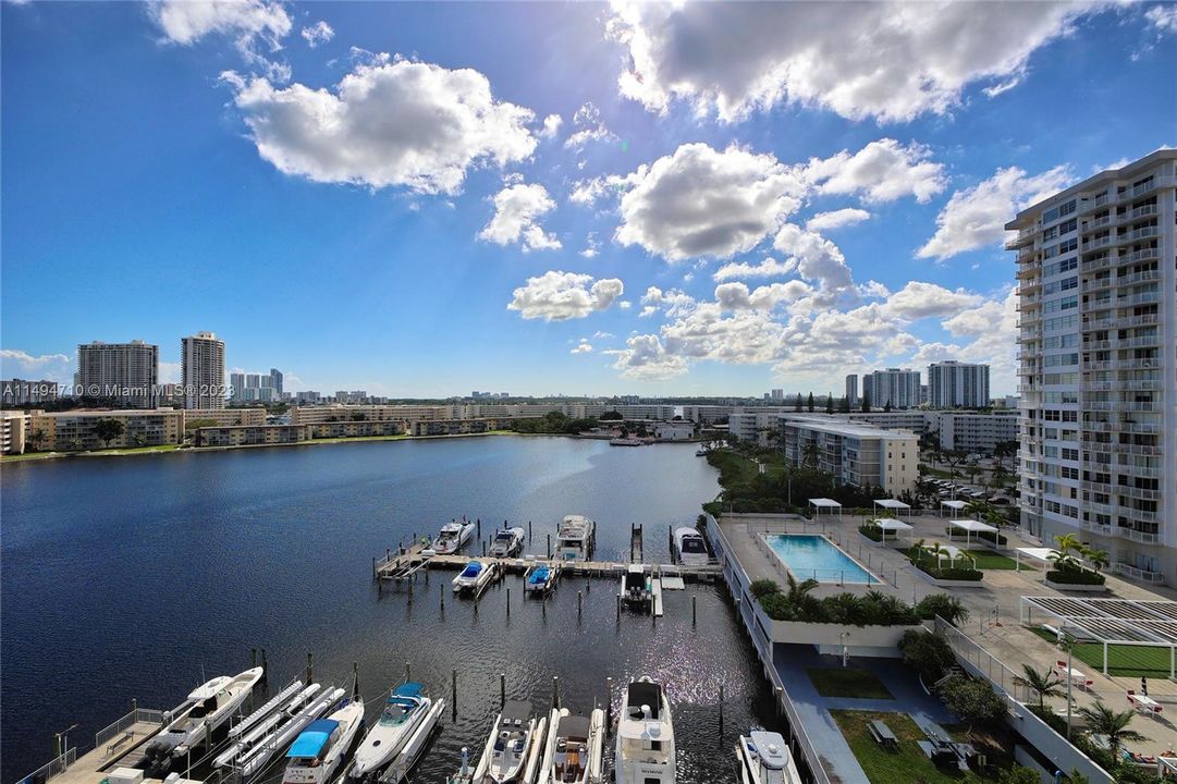 Недавно продано: $365,000 (2 спален, 2 ванн, 1605 Квадратных фут)