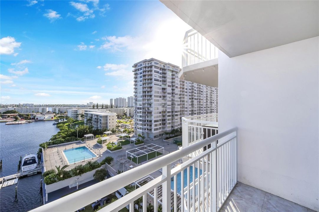 Недавно продано: $365,000 (2 спален, 2 ванн, 1605 Квадратных фут)