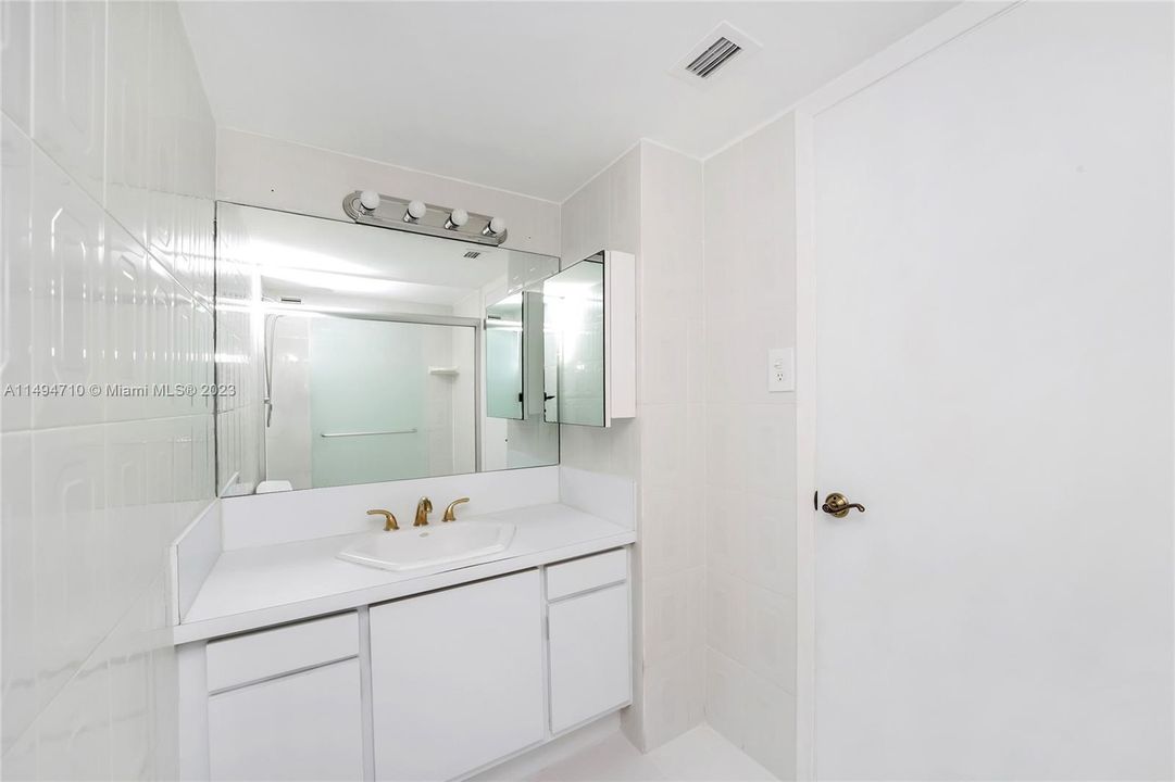 Недавно продано: $365,000 (2 спален, 2 ванн, 1605 Квадратных фут)