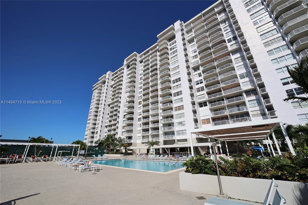 Недавно продано: $365,000 (2 спален, 2 ванн, 1605 Квадратных фут)