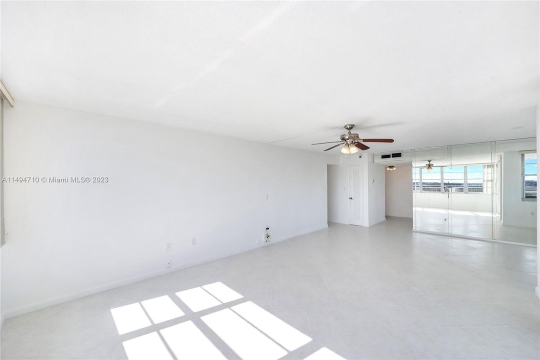 Недавно продано: $365,000 (2 спален, 2 ванн, 1605 Квадратных фут)