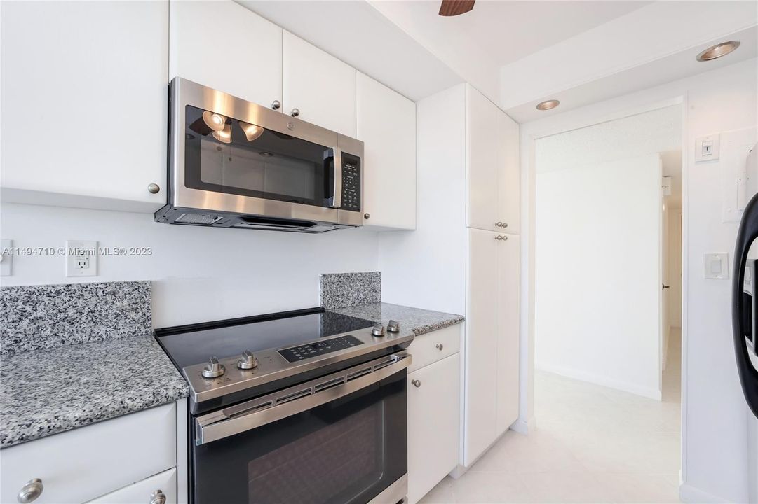 Недавно продано: $365,000 (2 спален, 2 ванн, 1605 Квадратных фут)