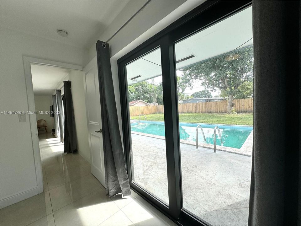 最近售出: $620,000 (3 贝兹, 2 浴室, 1399 平方英尺)