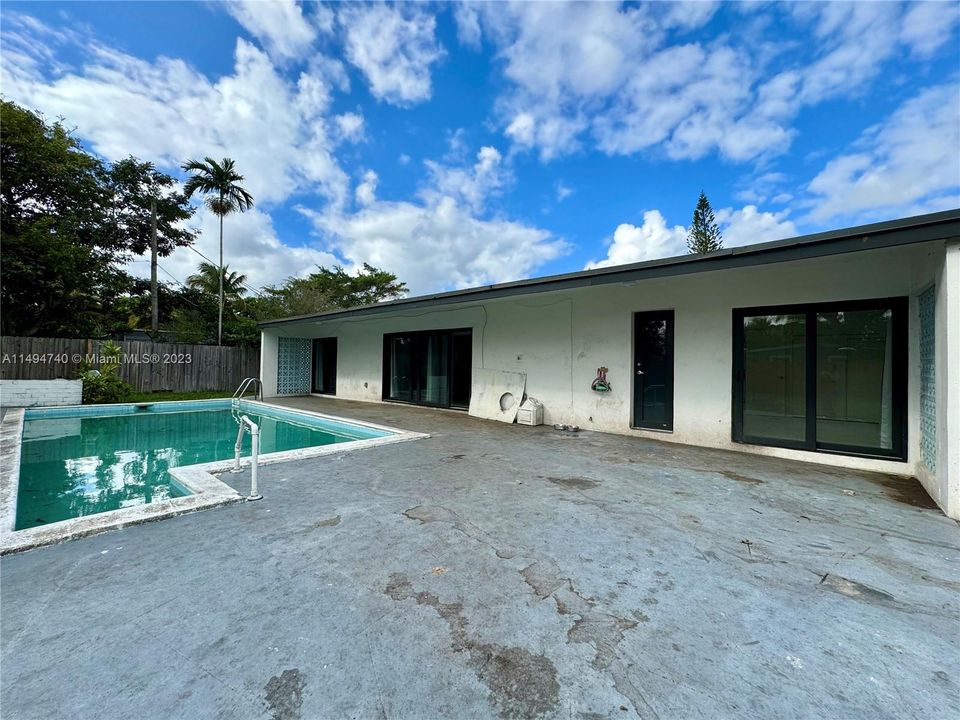 最近售出: $620,000 (3 贝兹, 2 浴室, 1399 平方英尺)