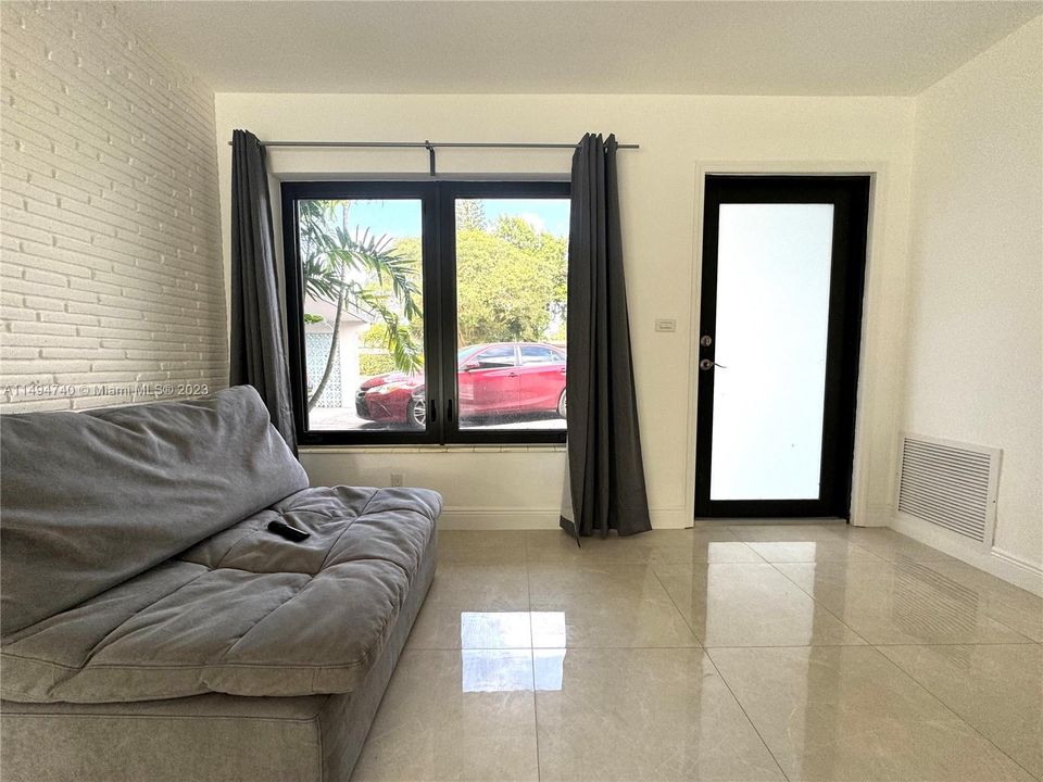 最近售出: $620,000 (3 贝兹, 2 浴室, 1399 平方英尺)