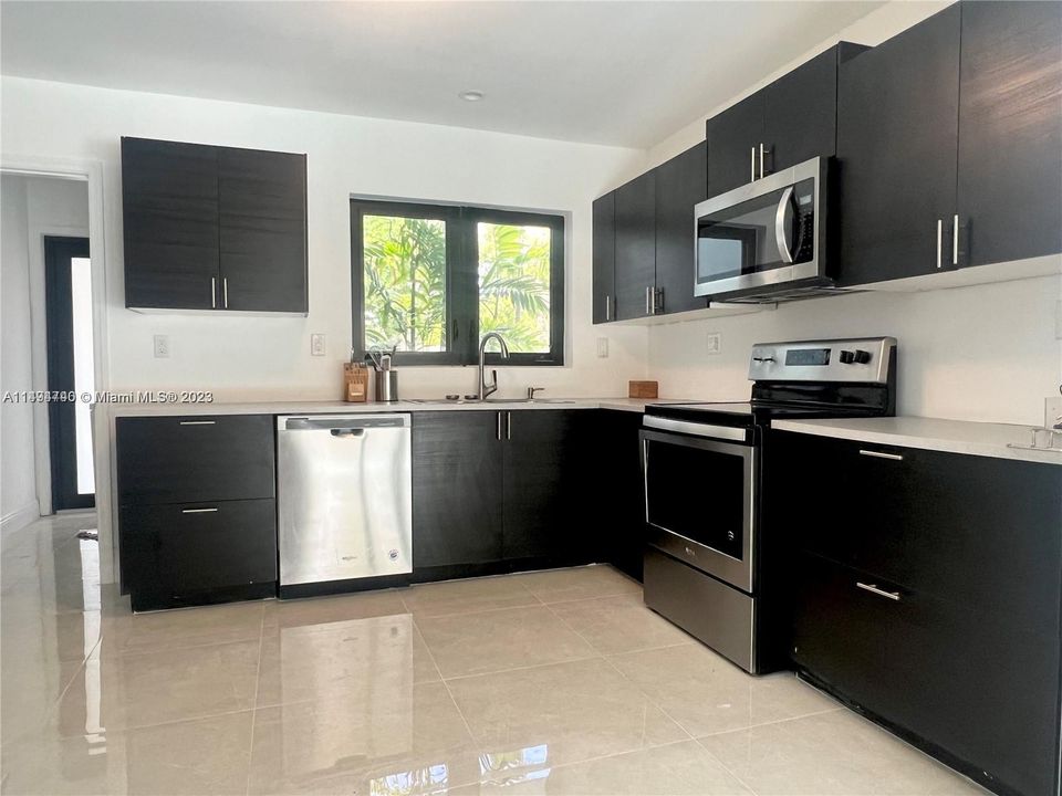 最近售出: $620,000 (3 贝兹, 2 浴室, 1399 平方英尺)