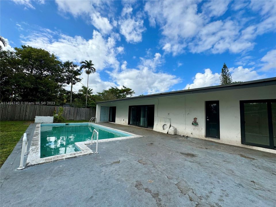 最近售出: $620,000 (3 贝兹, 2 浴室, 1399 平方英尺)