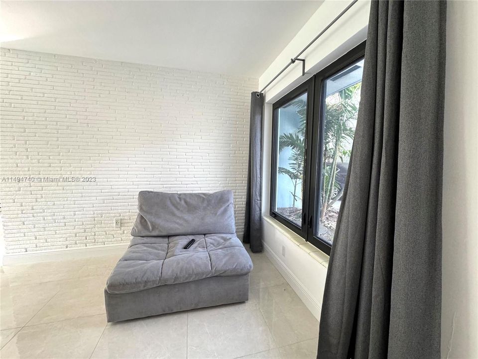 最近售出: $620,000 (3 贝兹, 2 浴室, 1399 平方英尺)