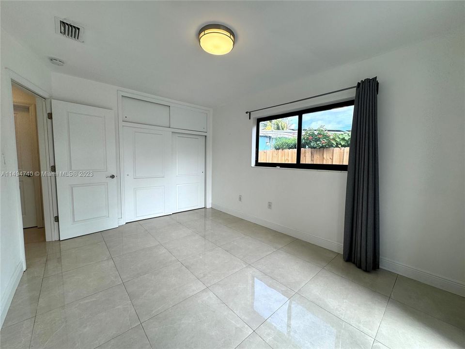 最近售出: $620,000 (3 贝兹, 2 浴室, 1399 平方英尺)