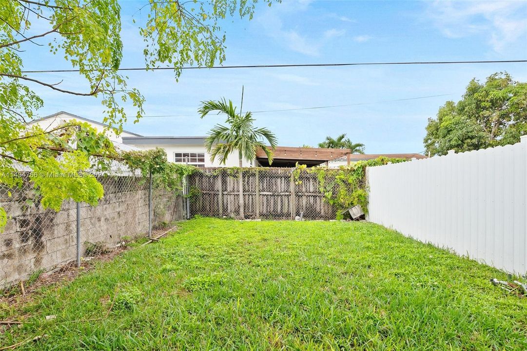 最近售出: $650,000 (0 贝兹, 0 浴室, 1326 平方英尺)