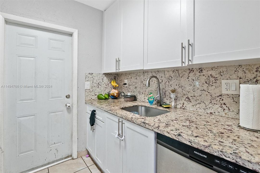 最近售出: $650,000 (0 贝兹, 0 浴室, 1326 平方英尺)