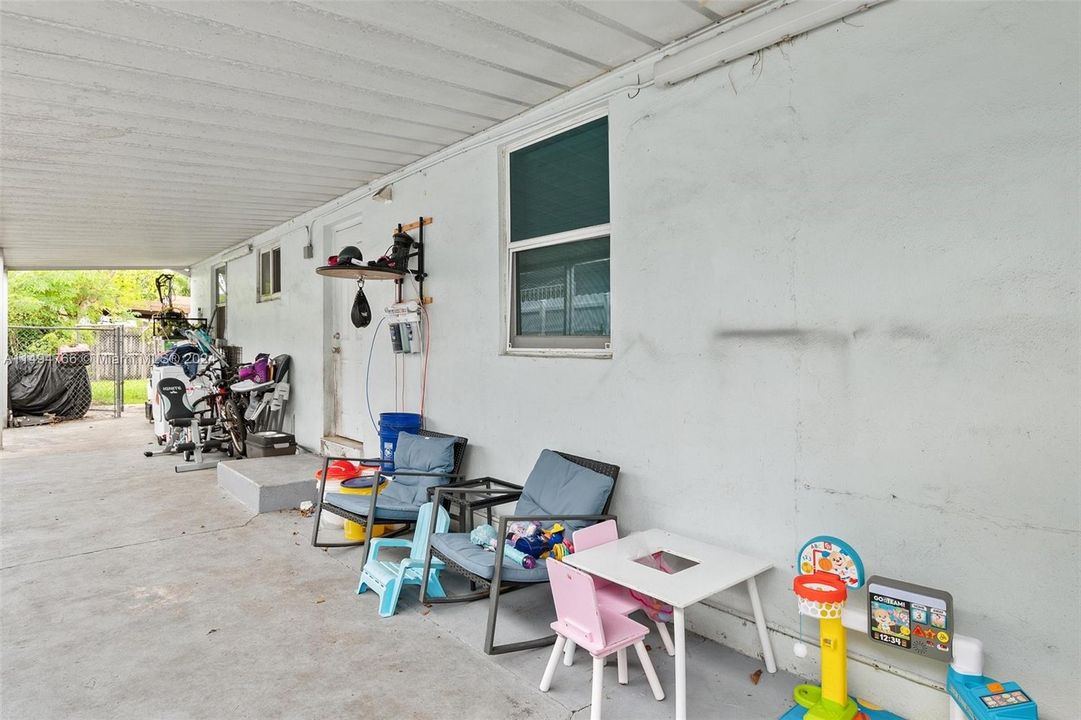 最近售出: $650,000 (0 贝兹, 0 浴室, 1326 平方英尺)