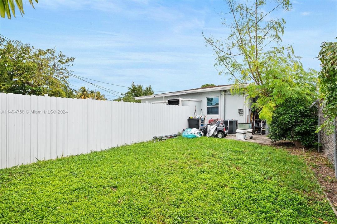 最近售出: $650,000 (0 贝兹, 0 浴室, 1326 平方英尺)