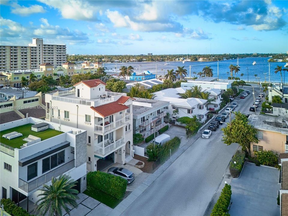 Recently Sold: $2,599,000 (4 beds, 4 baths, 2876 Square Feet)