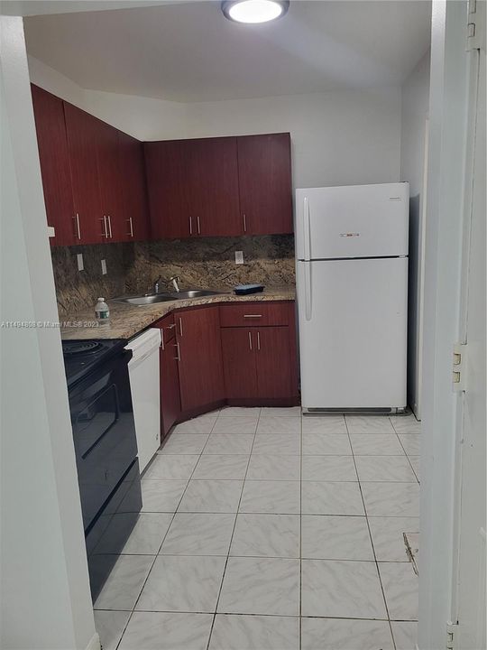 Recently Rented: $1,800 (2 beds, 2 baths, 1050 Square Feet)