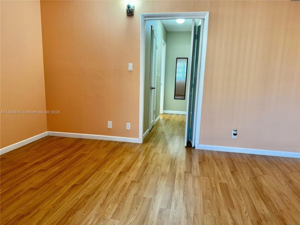 Недавно продано: $189,900 (1 спален, 1 ванн, 847 Квадратных фут)