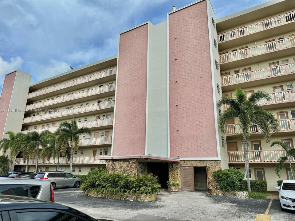 Недавно продано: $189,900 (1 спален, 1 ванн, 847 Квадратных фут)