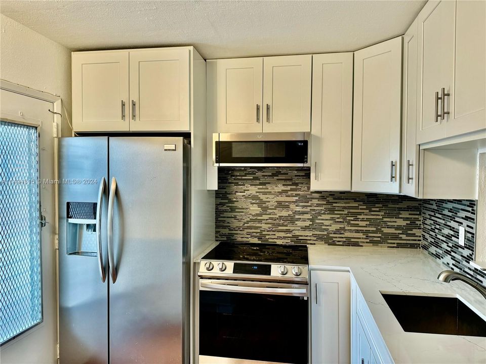 Недавно продано: $189,900 (1 спален, 1 ванн, 847 Квадратных фут)