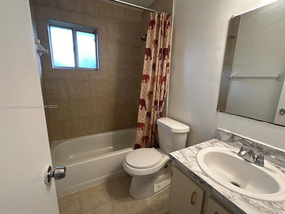 Recently Rented: $1,800 (2 beds, 1 baths, 800 Square Feet)