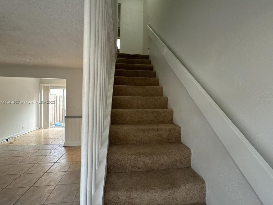 Recently Rented: $1,800 (2 beds, 1 baths, 800 Square Feet)