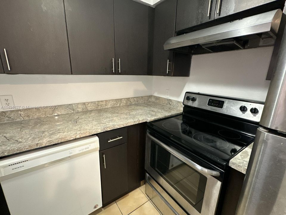 Recently Rented: $1,800 (2 beds, 1 baths, 800 Square Feet)