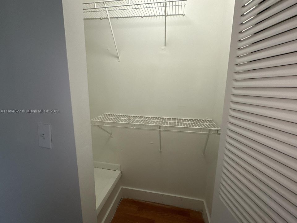 Recently Rented: $1,800 (2 beds, 1 baths, 800 Square Feet)