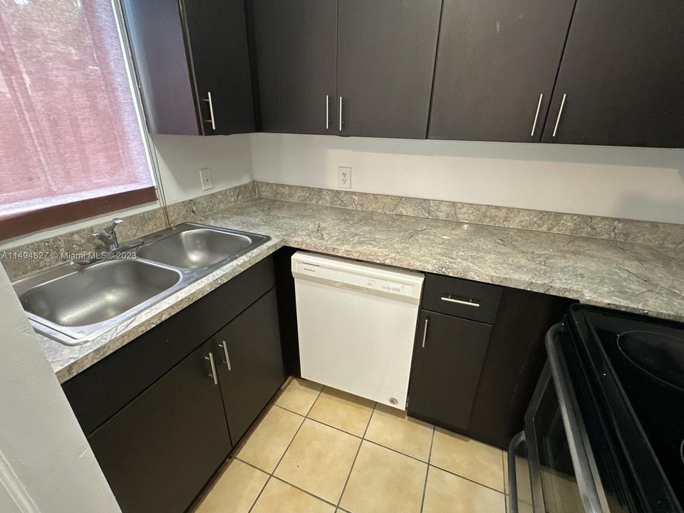 Recently Rented: $1,800 (2 beds, 1 baths, 800 Square Feet)