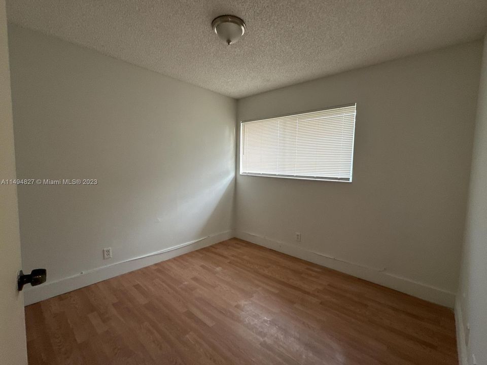 Recently Rented: $1,800 (2 beds, 1 baths, 800 Square Feet)