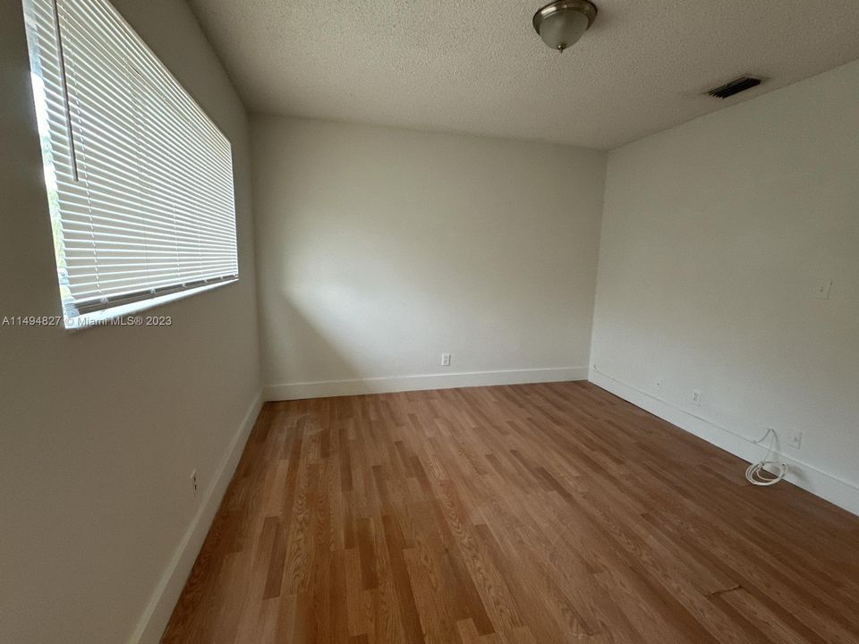 Recently Rented: $1,800 (2 beds, 1 baths, 800 Square Feet)